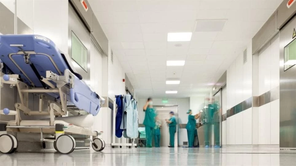 Χάος με τα κρεβάτια στις εντατικές: Πεθαίνουν ασθενείς διασωληνωμένοι σε κοινούς θαλάμους